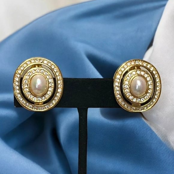💚 Christian Dior Rhinestone Faux Pearl Clip Earrings Gold Tonea W/ Dior dustbag - Picture 9 of 10